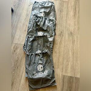 1 small 1 medium and two large pan bags. Four bags in total.